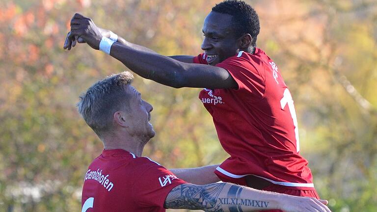 Defensivspezialist Stefan Nöthling (links) und Torjäger Austine Okoro sind mit dem FC Gerolzhofen zurück in der Fußball-Bezirksliga Ost.