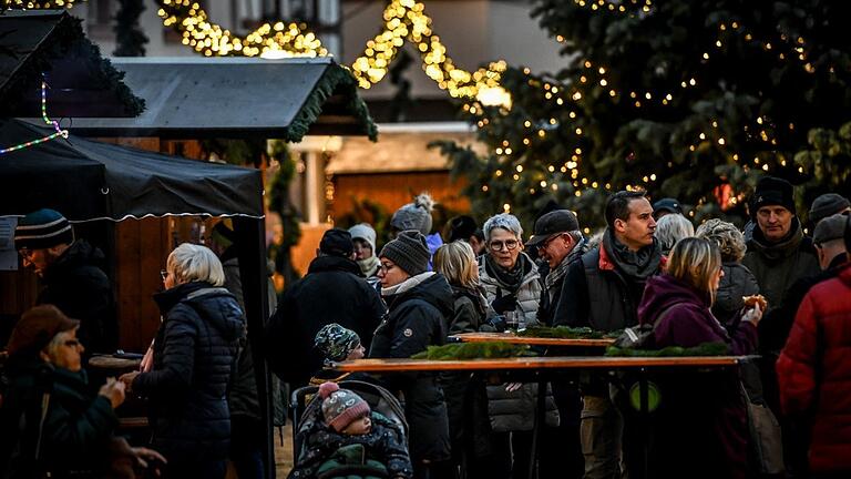 Der Marktheidenfelder Adventsmarkt findet von Donnerstag, 5., bis Sonntag, 8. Dezember, rund um den Marktplatz, die Obertorstraße und die Alte Schmiede statt.