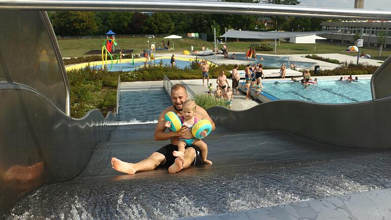 Badespaß im Hofheimer Freibad: Mit Beginn des neuen Schuljahres endet hier die Badesaison. Doch wie sieht es in den anderen Bädern im Landkreis Haßberge aus?