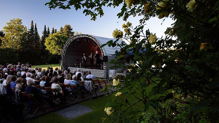 Mozart am Grün       -  Schauplätze des Mozartsfests: &bdquo;Mozart am Grün, 2015 am Golfplatz.