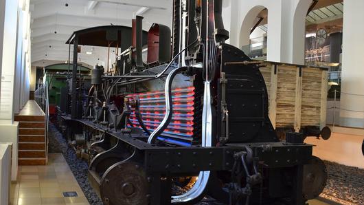 Aufgeschnitten und beleuchtet: An der Lokomotive &bdquo;Nordgau&ldquo; können Museumsbesucher sehen, wie eine Dampflok funktioniert.