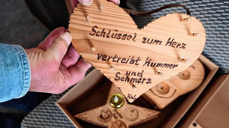Souvenirs gibt es auch bei Klaus Weichmann. Souvenirs gibt es auch bei Klaus Weichmann.