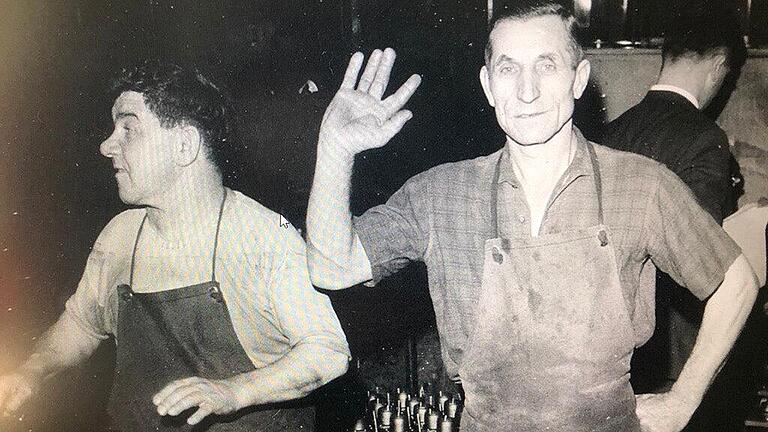 Dieses Bild zeigt die ersten Gastarbeiter aus der Türkei in Schweinfurt vor 60 Jahren. 1961 wurde das Anwerbeabkommen zwischen Deutschland und der Türkei geschlossen. Am 11. September gibt es eine große Feier deswegen im Rathaus-Innenhof. Dieses Bild zeigt die ersten Gastarbeiter aus der Türkei in Schweinfurt vor 60 Jahren. 1961 wurde das Anwerbeabkommen zwischen Deutschland und der Türkei geschlossen. Am 11. September gibt es eine große Feier deswegen im Rathaus-Innenhof.