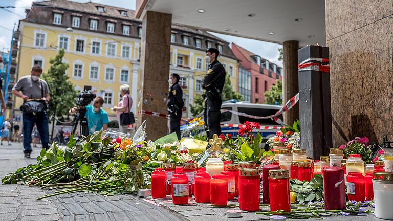 Blick auf den Barbarossaplatz in Würzburg am 26. Juni 2021, einen Tag nach der Messerattacke. Blick auf den Barbarossaplatz in Würzburg am 26. Juni 2021, einen Tag nach der Messerattacke. 