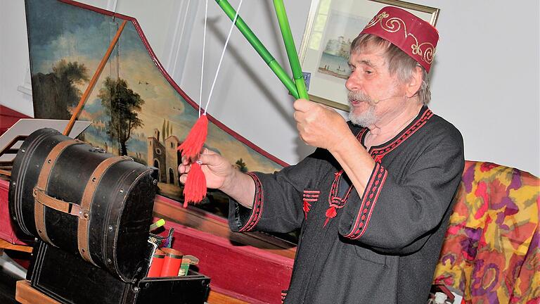 Der maghrebinische Zauberer Mosche Karlo.