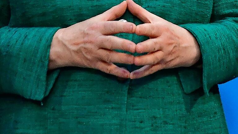 GERMANY-POLITICS       -  Bundeskanzlerin Angela Merkel wird von der eigenen Partei heftig kritisiert. Besonders frustriert ist die CDU über die neue Verteilung der Ministerien.