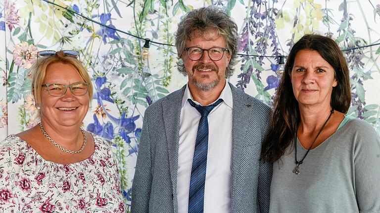 Blicken weiter mit Sorge auf die Lage an den unterfränkischen Grund- und Mittelschulen: Das Führungstrio des Unterfränkischen Lehrer- und Lehrerinnenverbandes mit Vorsitzendem Helmut Schmid und seinen Stellvertreterinnen Julia Schuck (links) und Ingrid Otto.