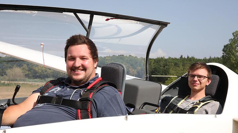 Der schnellste Schweinfurter: Patrick Ladewig (links) ist aktuell der stärkste Wettkampf-Pilot im Schweinfurter Aeroclub. Auch ein Schneller ist Jens Elflein (rechts). Der schnellste Schweinfurter: Patrick Ladewig (links) ist aktuell der stärkste Wettkampf-Pilot im Schweinfurter Aeroclub. Auch ein Schneller ist Jens Elflein (rechts).