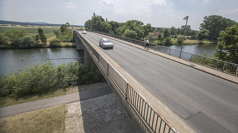 Gewaltige Probleme sieht Rudi Eck auf die Kreisstadt zukommen, sollten sich der Bau der neuen Mainbrücke und die Neugestaltung des Bahnhofsumfeldes zeitlich überschneiden. Gewaltige Probleme sieht Rudi Eck auf die Kreisstadt zukommen, sollten sich der Bau der neuen Mainbrücke und die Neugestaltung des Bahnhofsumfeldes zeitlich überschneiden.