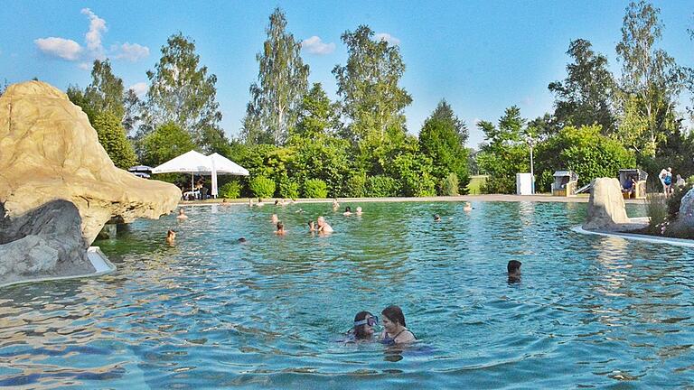 Nach wie vor ein Anziehungspunkt: Nicht wenige Badegäste kommen vor allem wegen des Heilwassersees in die Frankentherme. Nach wie vor ein Anziehungspunkt: Nicht wenige Badegäste kommen vor allem wegen des Heilwassersees in die Frankentherme.
