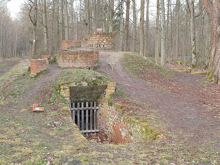 Seine Kohle war nötig, um Eisenerze verhütten zu können: Der Kohlenmeiler vom Zabelstein. Seine Kohle war nötig, um Eisenerze verhütten zu können: Der Kohlenmeiler vom Zabelstein.