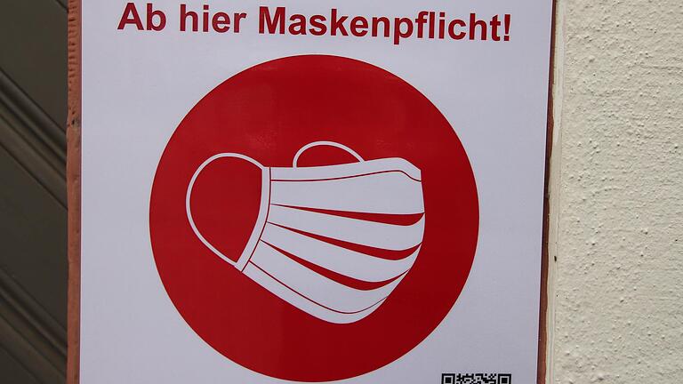 Ab Montag, 26. Oktober, gilt in den Innenstädten von Kitzingen und Volkach keine Maskenpflicht mehr. Dies hat das Landratsamt am Freitag bekannt gegeben. Stattdessen gilt eine Maskenempfehlung. Ab Montag, 26. Oktober, gilt in den Innenstädten von Kitzingen und Volkach keine Maskenpflicht mehr. Dies hat das Landratsamt am Freitag bekannt gegeben. Stattdessen gilt eine Maskenempfehlung.