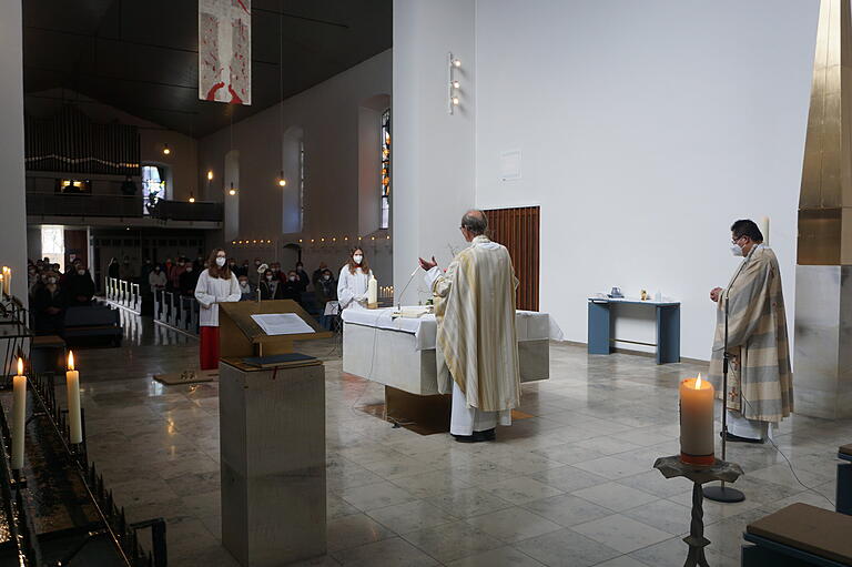 Pfarrer Hans Thurn und Diakon Kim Sell zelebrierten den Gottesdienst zur Eröffnung des Wallfahrtsjahres auf dem Maria Ehrenberg. Das 500. Jubiläum wird in diesem Jahr gefeiert. Pfarrer Hans Thurn und Diakon Kim Sell zelebrierten den Gottesdienst zur Eröffnung des Wallfahrtsjahres auf dem Maria Ehrenberg. Das 500. Jubiläum wird in diesem Jahr gefeiert.
