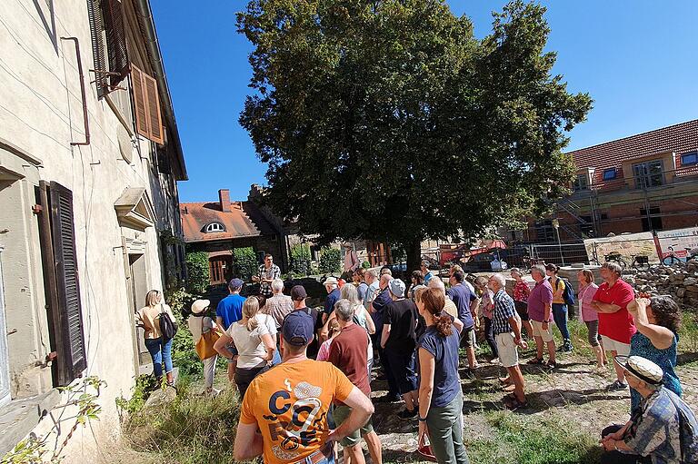 Großer Andrang beim 'Tag des Denkmals' auf dem 'Gut Deutschhof'. Die Macher des Projekts 'Wohnen auf Gut Deutschhof' boten mehrere Führungen durch das Areal an.