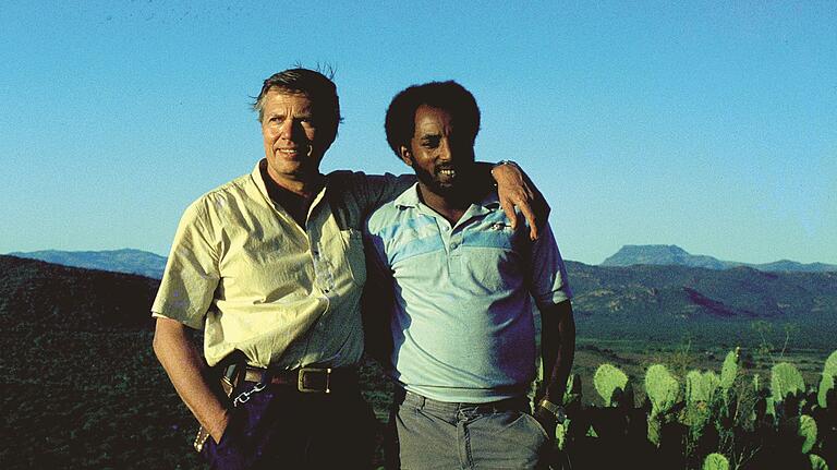 Karlheinz Böhm und Berhanu Negussie Anfang der 80er Jahre im Erertal. Karlheinz Böhm und Berhanu Negussie Anfang der 80er Jahre im Erertal.
