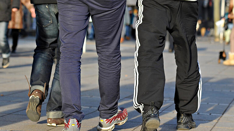 Eine Schule in Hannover sagt der Jogginghose den Kampf an: Am privaten Oskar-Kämmer-Gymnasium müssen Schüler im neuen Jahr unter Strafandrohung auf den Schlabber-Look verzichten.