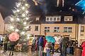 Regnerisches und windiges Wetter herrschte beim letzten Adventszauber des Jahres auf dem Gemünderner Marktplatz.