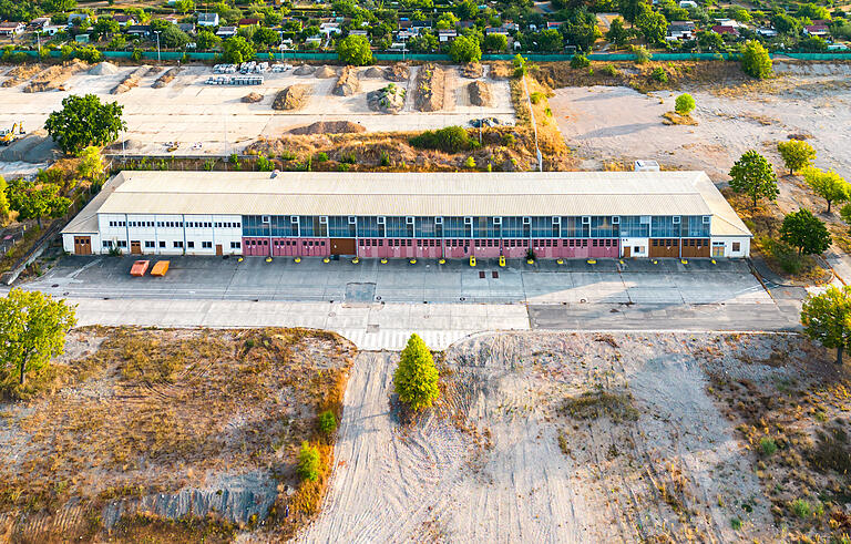 Die Panzerhalle 237 auf dem Gelände der ehemaligen Ledward Kaserne in Schweinfurt. Dort hätte 2026 die Landesgartenschau stattfinden sollen.