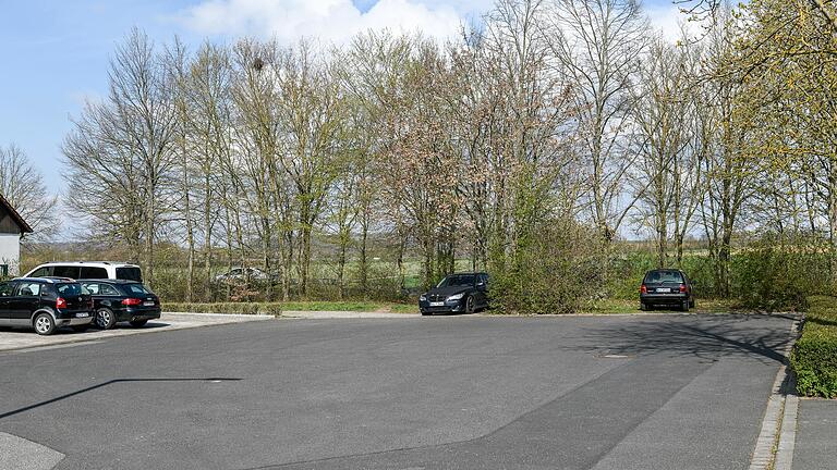Um die Öffnung der Wilhelm-Hoegner-Straße in Estenfeld für den Durchgangsverkehr gibt es einen jahrelangen Streit. Nun wurde ein Beschluss gefasst. Um die Öffnung der Wilhelm-Hoegner-Straße in Estenfeld für den Durchgangsverkehr gibt es einen jahrelangen Streit. Nun wurde ein Beschluss gefasst.
