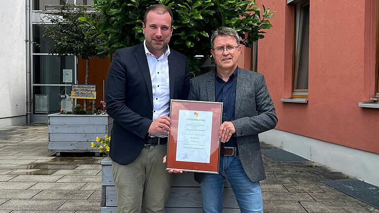 Das Foto zeigt von links Bürgermeister Stefan Rottmann und Geschäftsleiter Gerald Schmidt.