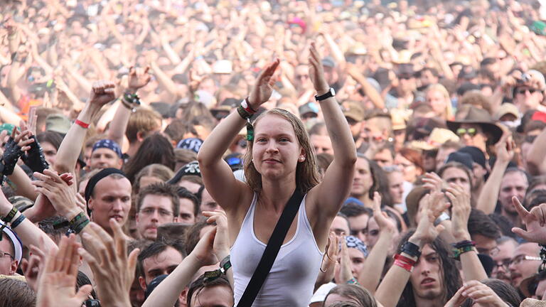 Die Apokalyptischen Reiter - und so weiter: Musik dieser Art ist auf dem Festival Summerbreeze in Dinkelsbühl zu hören. H wie harte Musik. H wie Hitze.