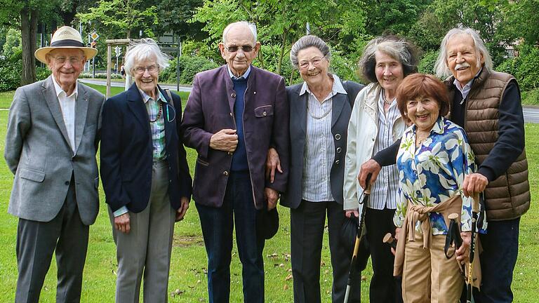 Zu seinem letzten Klassentreffen kam der Kitzinger Abitur-Jahrgang 1949 am Samstag zusammen (von links): Walter Vogt, Irmengard Vogt, Herfried Apel, Ursula Apel, Erika von Hübschmann, Irmgard Feiler und Walter Feiler.