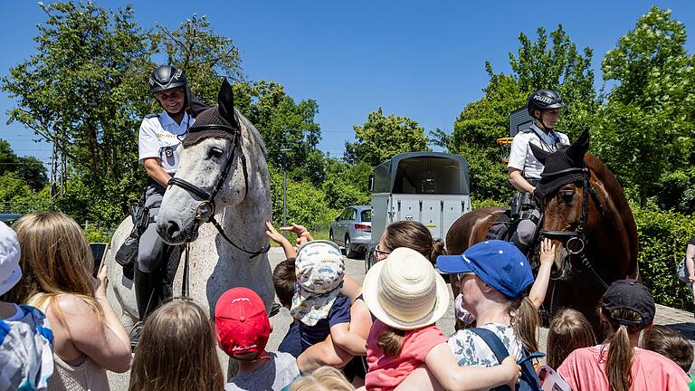 Der Auftritt der Reiterstaffel war eine der Attraktionen beim Tag der offenen Tür der Schweinfurter Polizei.&nbsp;