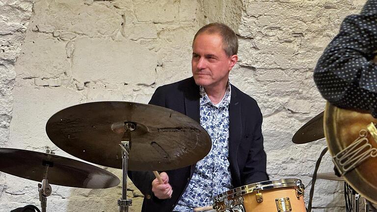 Die Drums übernahm Bossards guter Kollege und Freund, der Schlagzeuger und Komponist Elmar Frey.       -  Die Drums übernahm Bossards guter Kollege und Freund, der Schlagzeuger und Komponist Elmar Frey.