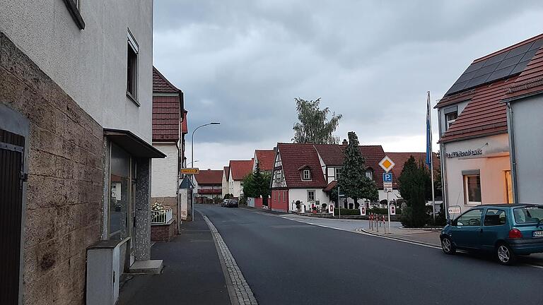 Bei den Bäckereien Schmitt, am Fußweg Robertsgässle sowie zu beiden Seiten der Haardstraße sollen Übergänge für Geh- und Sehbehinderte gebaut werden. Geplant sind nicht nur Absenkungen, sondern auch Noppen oder Rippen.       -  Bei den Bäckereien Schmitt, am Fußweg Robertsgässle sowie zu beiden Seiten der Haardstraße sollen Übergänge für Geh- und Sehbehinderte gebaut werden. Geplant sind nicht nur Absenkungen, sondern auch Noppen oder Rippen.