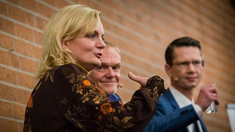 2020 traten sie gegeneinander an: Marietta Eder für die SPD, Holger Laschka für die Grünen und Sebastian Remelé als amtierender OB, der sein Amt erfolgreich verteidigte. 2020 traten sie gegeneinander an: Marietta Eder für die SPD, Holger Laschka für die Grünen und Sebastian Remelé als amtierender OB, der sein Amt erfolgreich verteidigte.