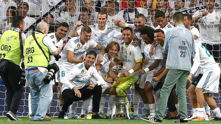 Supercup-Sieger       -  Die Stars von Real Madrid feiern den Gewinn des spanischen Supercups.