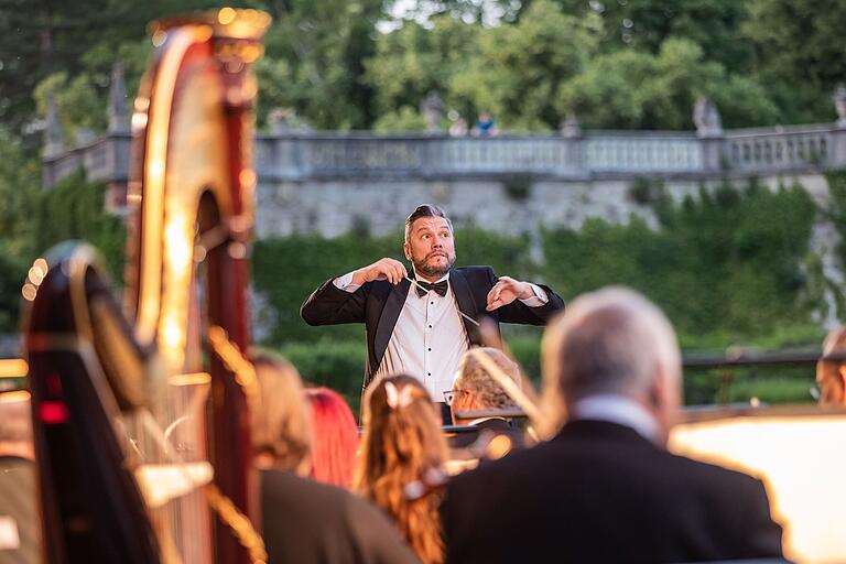 'Heute werde ich in Italien als Spezialist für das deutsche Fach wahrgenommen.' Enrico Calesso und die Würzburger Philharmoniker bei der Nachtmusik des Mozartfests 2023. 'Heute werde ich in Italien als Spezialist für das deutsche Fach wahrgenommen.' Enrico Calesso und die Würzburger Philharmoniker bei der Nachtmusik des Mozartfests 2023.