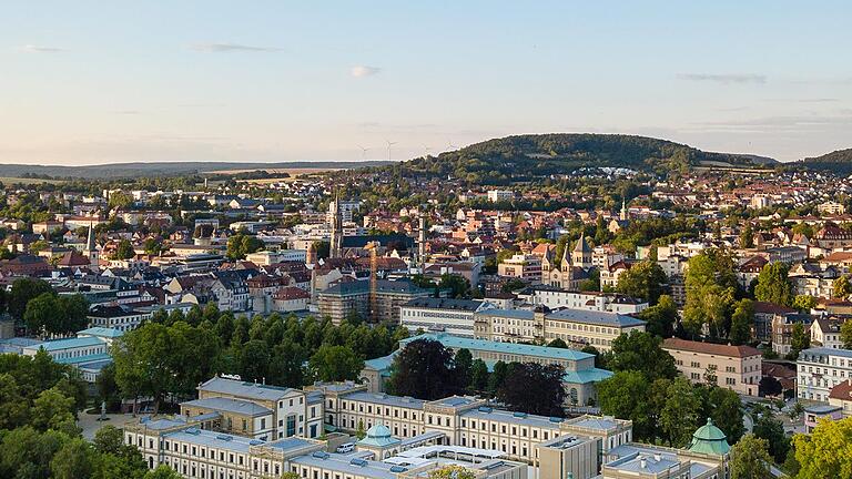 Bad Kissingen ist zuletzt kontinuierlich gewachsen, der Wohnraum ist knapp. Im Stadtrat gab es zuletzt eine längere Aussprache zum Thema. - Bad Kissingen ist zuletzt kontinuierlich gewachsen, der Wohnraum ist knapp. Im Stadtrat gab es zuletzt eine längere Aussprache zum Thema. Bad Kissingen ist zuletzt kontinuierlich gewachsen, der Wohnraum ist knapp. Im Stadtrat gab es zuletzt eine längere Aussprache zum Thema. - Bad Kissingen ist zuletzt kontinuierlich gewachsen, der Wohnraum ist knapp. Im Stadtrat gab es zuletzt eine längere Aussprache zum Thema.