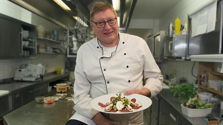 Wirt und Küchenmeister Michael Bayer aus Theinheim (Lkr. Haßberge) warnt: Wird der verminderte Steuersatz in der Gastronomie aufgehoben, müssten zahlreiche Gasthöfe in Unterfranken schließen.