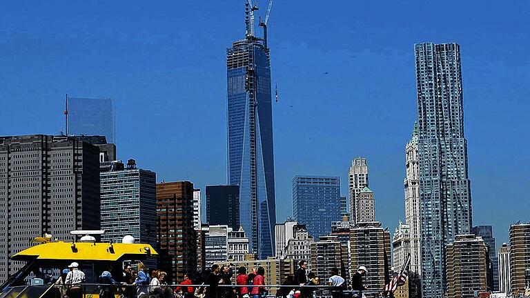 Wolkenkratzer: Das neue „One World Trade Center“ (Bildmitte) in New York steht kurz vor seiner Vollendung. Wolkenkratzer: Das neue „One World Trade Center“ (Bildmitte) in New York steht kurz vor seiner Vollendung.
