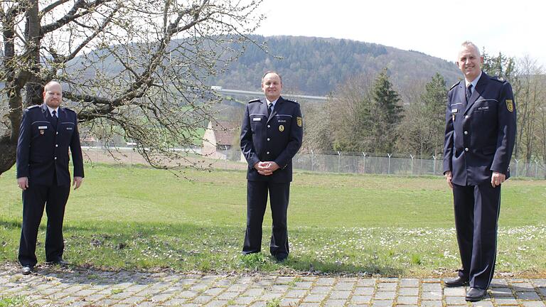 Das Bild zeigt (von rechts) Polizeioberrat Jens Blessing, Erster Polizeihauptkommissar Elmar Hilbert und Polizeipräsident Hans Becker.
