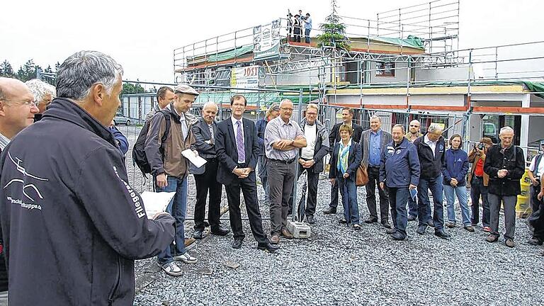 Das Richtfest des neuen Luftsportzentrum wurde im Beisein von  zahlreichen Lokalpolitikern und den auf der Wasserkuppe ansässigen  Luftsportverbänden gefeiert.