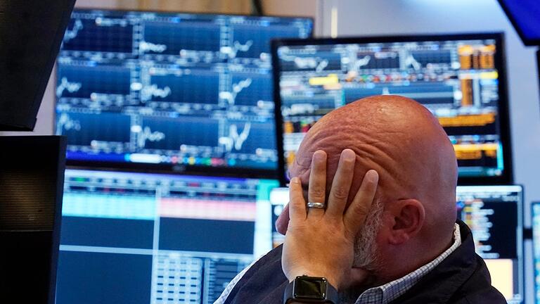 Händler an der New Yorker Börse       -  Händler an der New Yorker Börse: Die Lage an den Kapitalmärkten bleibt herausfordernd.