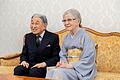 Japans ehemaliger Kaiser Akihito und seine Frau Michiko       -  Japans frühere Kaiserin Michiko wird 90 Jahre alt. Ihr Mann, Ex-Kaiser Akihito, macht sich um sie Sorgen. (Archivbild)