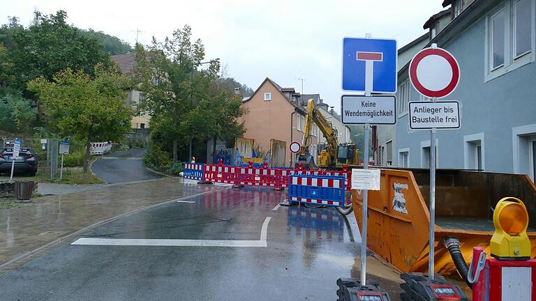 Die Probleme im Untergrund der Schweinfurter Straße von Arnstein wurden geklärt. In naher Zukunft geht es dort weiter.