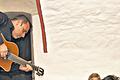 Unter sich: &bdquo;Pavlo und Band&ldquo; und das Marktheidenfelder Publikum gingen beim Konzert am Freitag im Fasskeller des Hotels &bdquo;Anker&ldquo; auf Tuchfühlung.