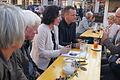Staatssekretär a.D. Dr. Albert Meyer, Landrat Wilhelm Schneider und 2. Bürgermeister Michael Schlegelmilch mit Staatssekretärin Dorothee Bär (von rechts) beim &bdquo;politischen Marktplatz&ldquo; in Haßfurt.