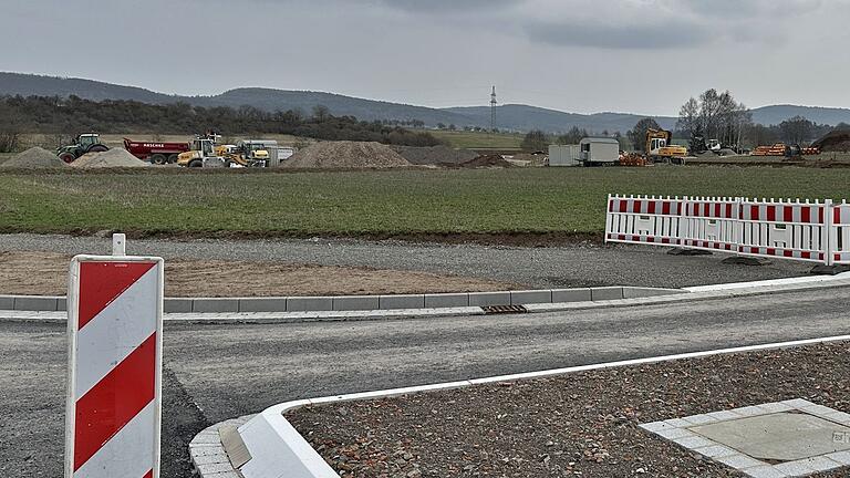 Das neue Gewerbegebiet entsteht direkt am neuen Kreisverkehr.