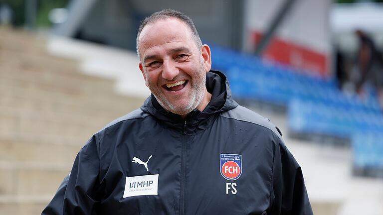 Frank Schmidt.jpeg       -  Heidenheim-Trainer Frank Schmidt beim Trainingsauftakt des Aufsteigers.