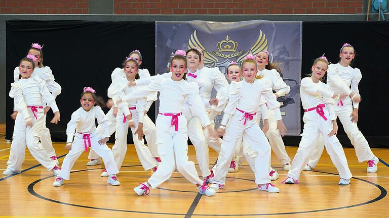 Bei den zweiten Stadtmeisterschaften im Streetdance und Stagedance in Schweinfurt zeigten zahlreiche Tanzgruppen ihre Leidenschaft. Im Bild die Fusionshow der Tanzschule Pelzer.