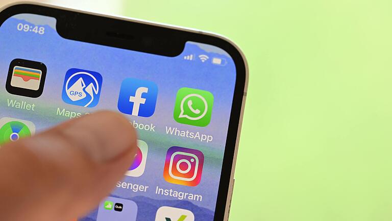 Eine 'Nicht gewollt'-WhatsApp-Gruppe vermittelt Geschenke, die nicht passen, unkompliziert an Freunde und Familie weiter.