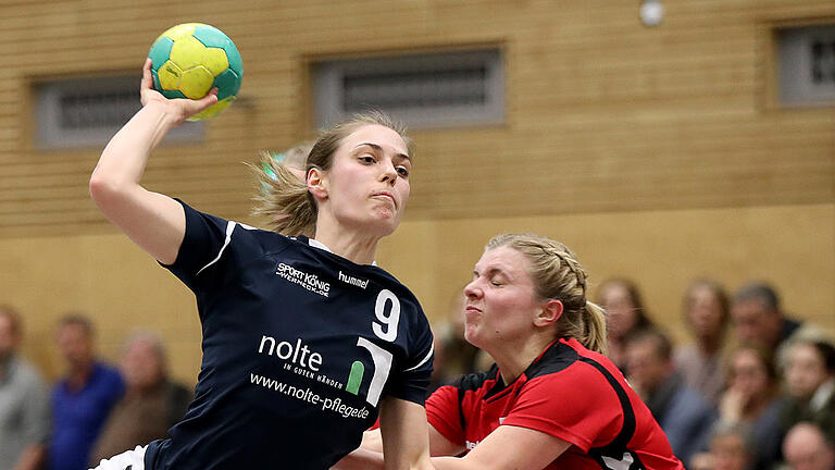 Handball, Frauen, Landesliga, HSG Pleichach - HSV Bergtheim II       -  Bergtheim, Willi-Sauer-Halle, 24.02.2018, Handball, Frauen, Landesliga, HSG Pleichach - HSV Bergtheim II

Bild: v. lk. Wald Alexandra (HSG), Schlosser Franziska und Reichert Lilith (beide HSV)