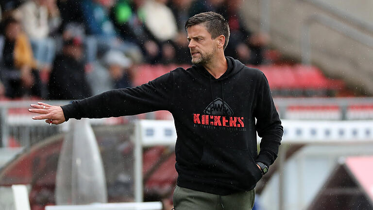 Gibt es für Trainer Torsten Ziegner und seine Würzburger Kickers gegen den MSV Duisburg den lange ersehnten ersten Saison-Sieg? Gibt es für Trainer Torsten Ziegner und seine Würzburger Kickers gegen den MSV Duisburg den lange ersehnten ersten Saison-Sieg?