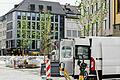 Fast fertig ist der neue Platz mit drei Bäumen zwischen Rathaus und dem Aufgang zur Alten Mainbrücke.