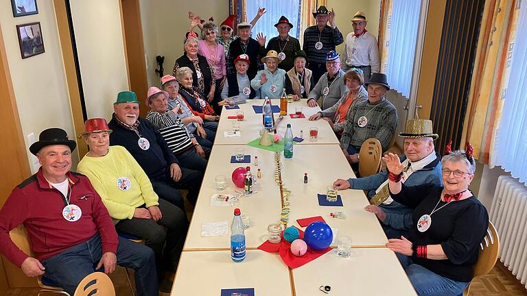 Seniorenfasching in Holzkirchhausen mit Anna Turmann und Hans-Jürgen Esser.